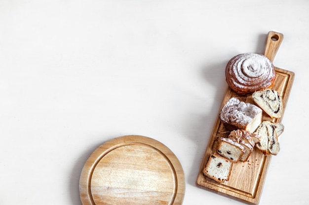 tava cu prăjituri proaspete